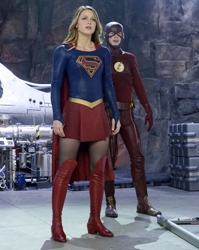 warner-exibe-crossover-de-supergirl-e-flash
